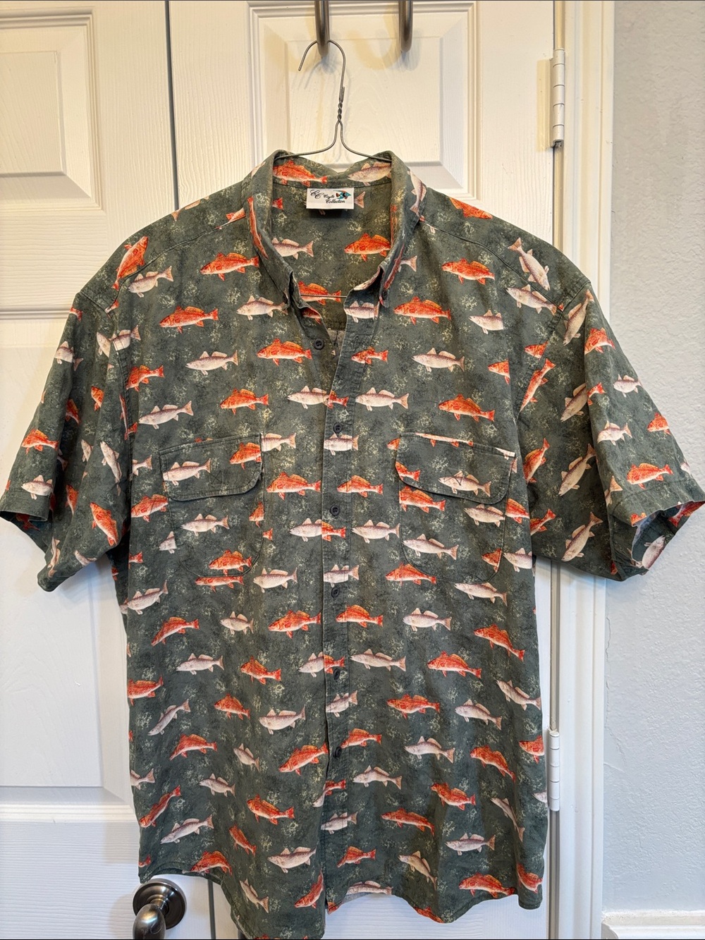 Casual Short-Sleeve Fish Print Button-Down Shirt - Green with Orange Accents